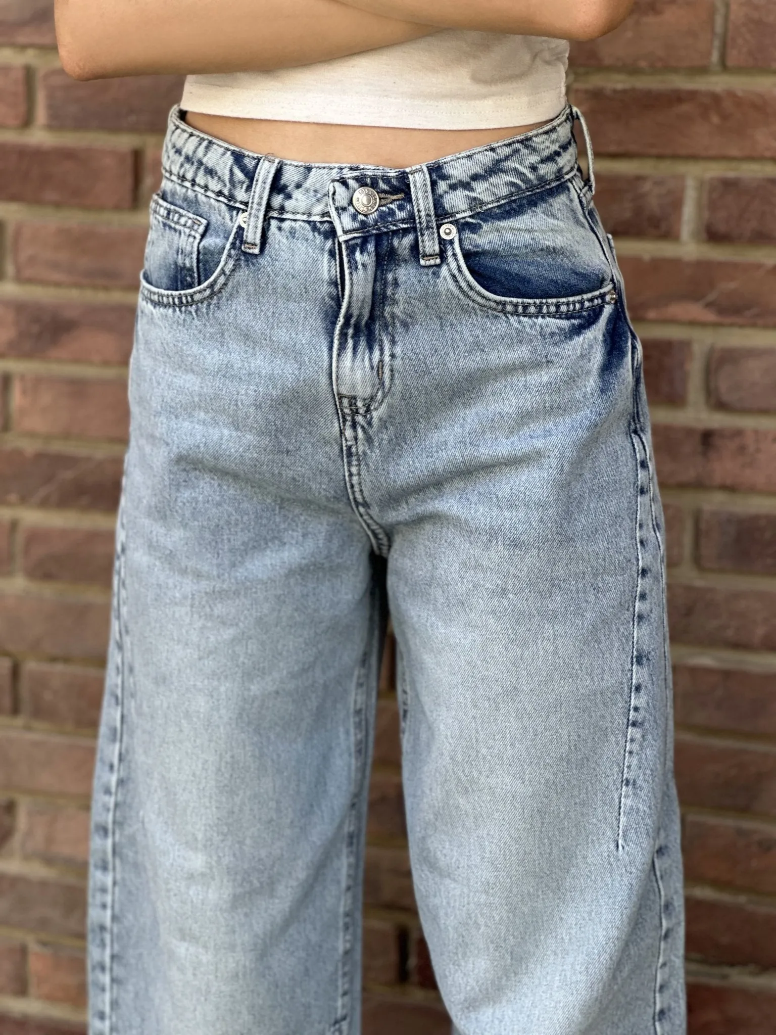 Balloon - Light Acid Wash Jeans.