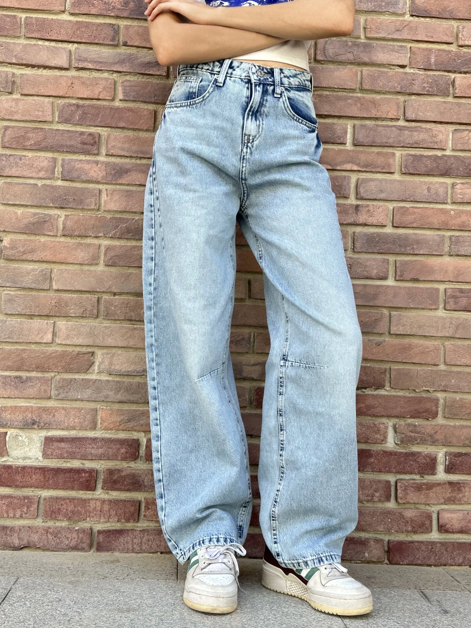 Balloon - Light Acid Wash Jeans.