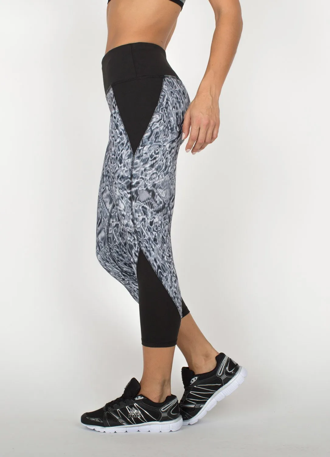 Lumen Acid Print Rave Capri Leggings