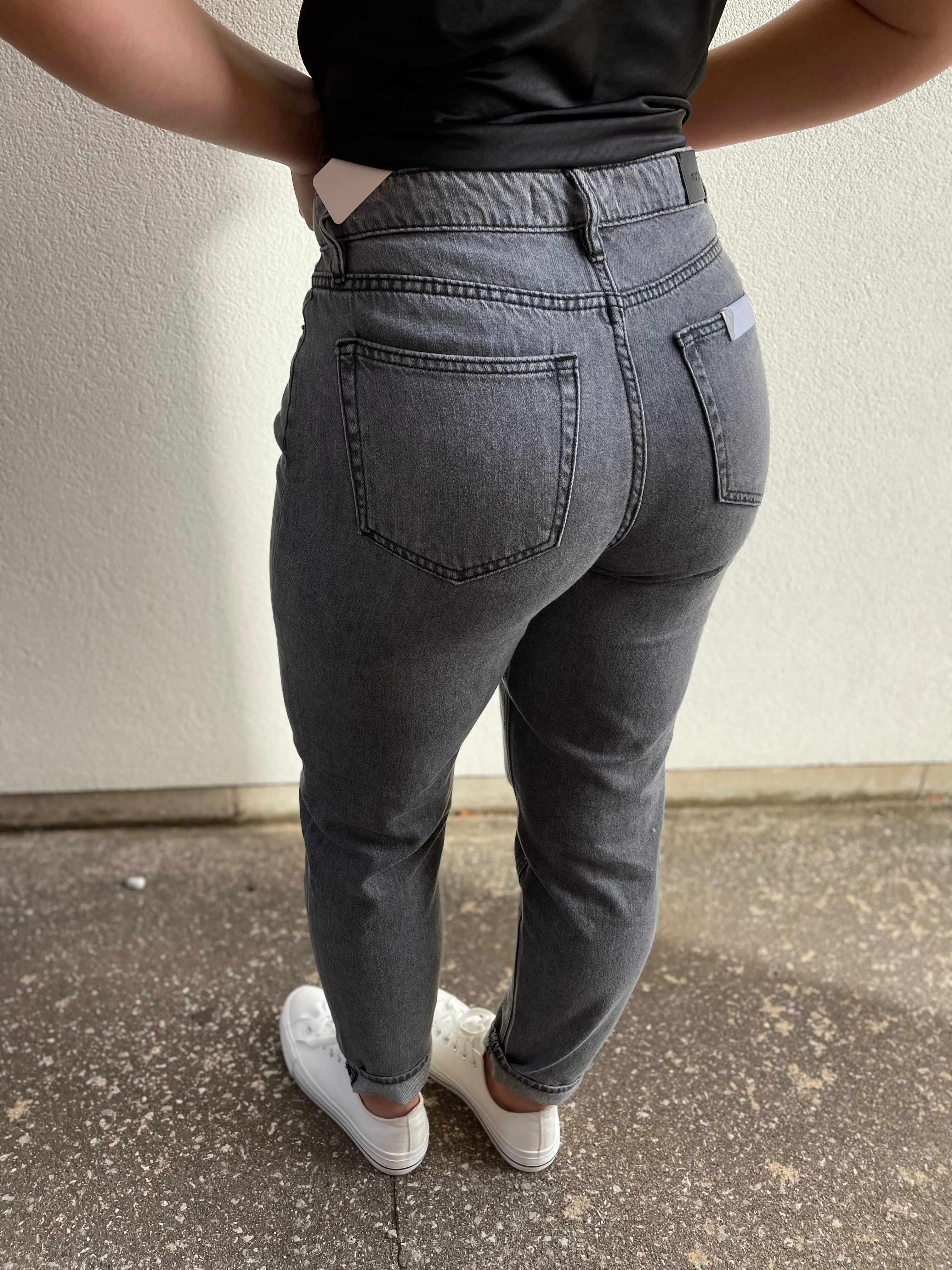 Zoey Mom Tapered Leg Jeans