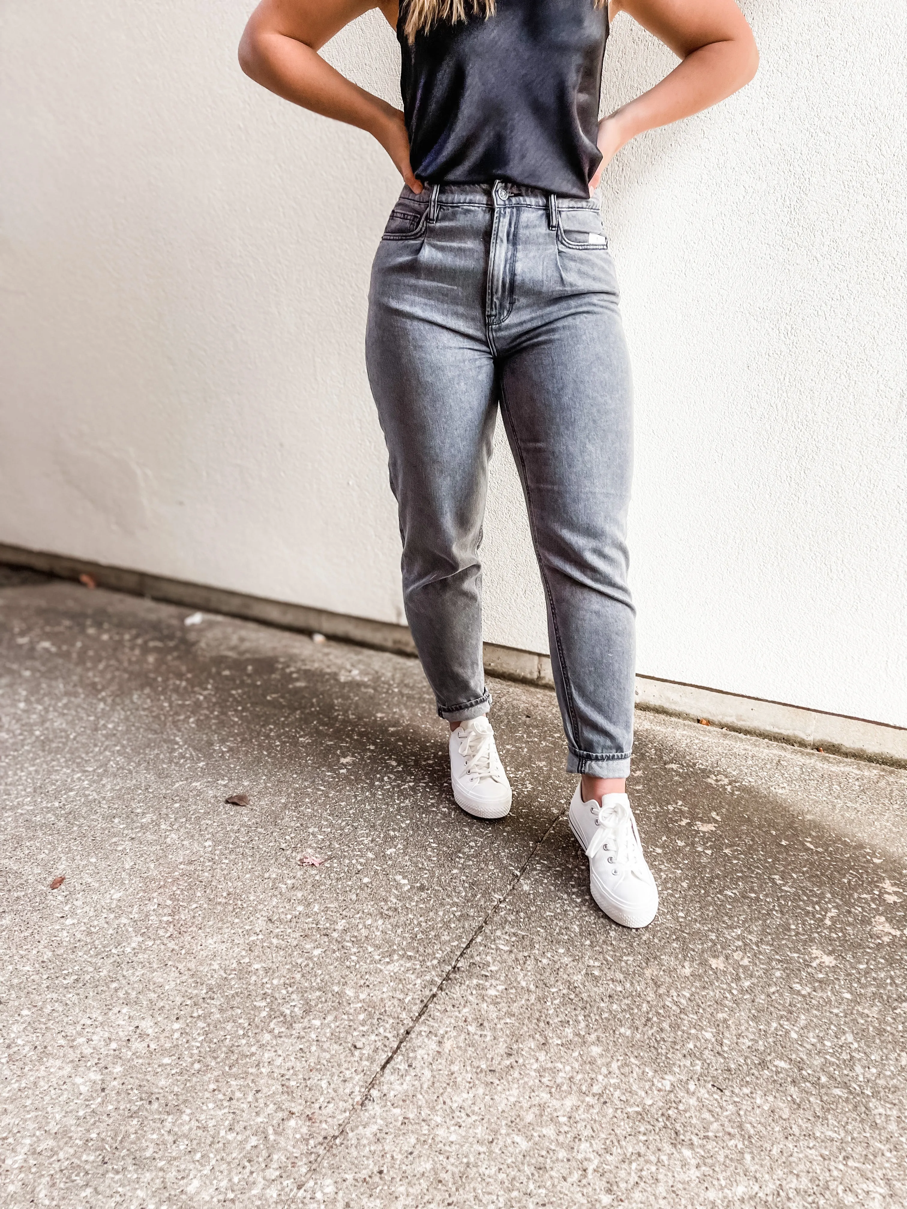 Zoey Mom Tapered Leg Jeans